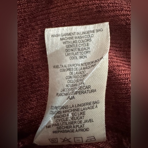 Simply Noelle Red Long Sleeve Laced Relaxed Tunic size L/XL - Picture 9 of 9